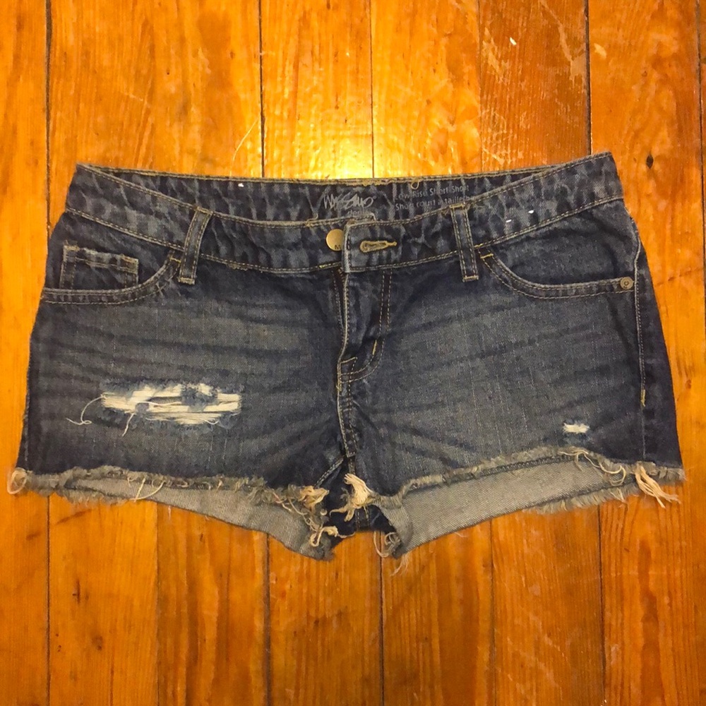 Mossimo low rise women’s short shorts size 6/28